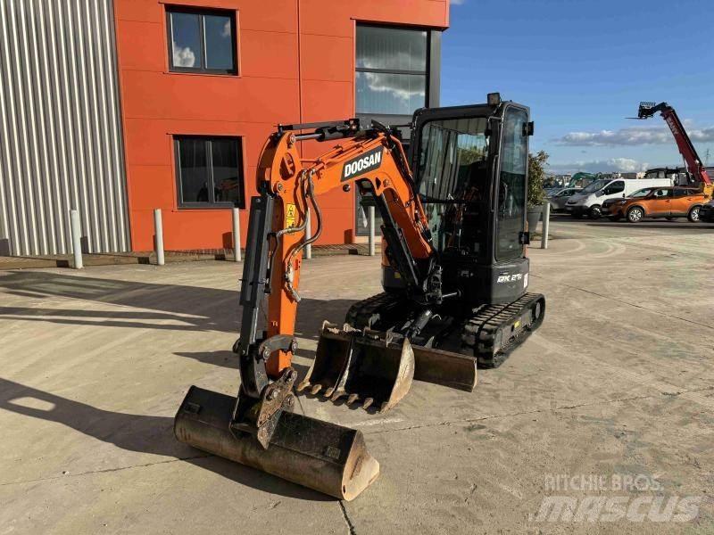 Doosan DX 27 Z Mini kotrók < 7t
