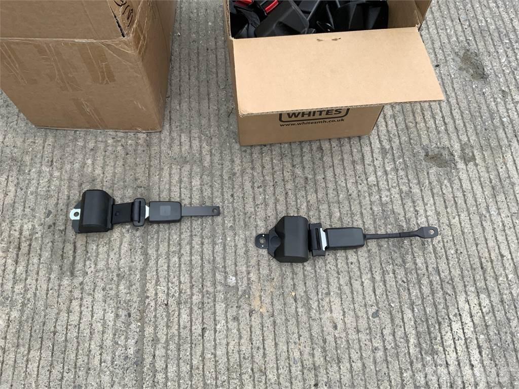  2 Boxes Of Seat Belts Egyéb mezőgazdasági gépek