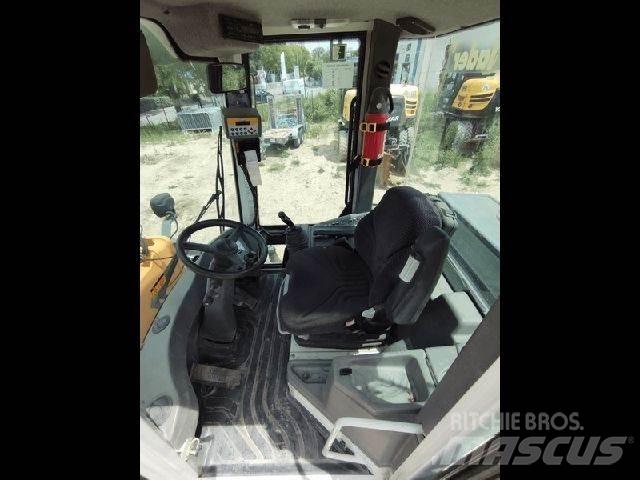 Liebherr L514 Gumikerekes homlokrakodók