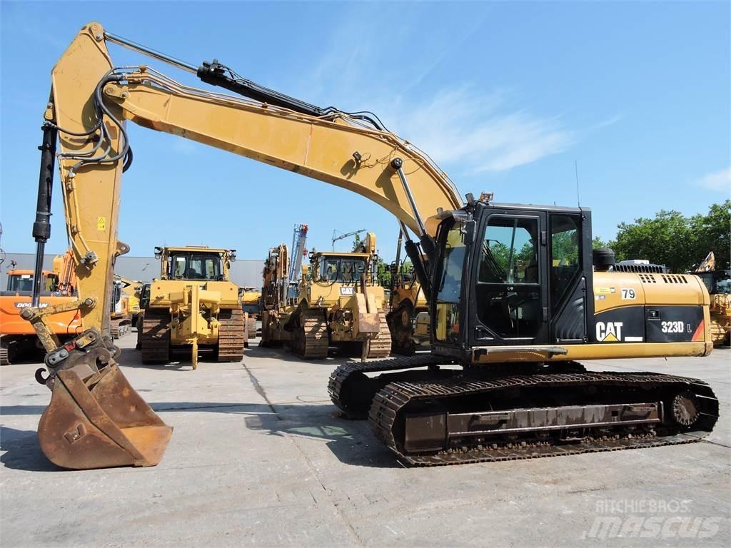 CAT 323D Lánctalpas kotrók