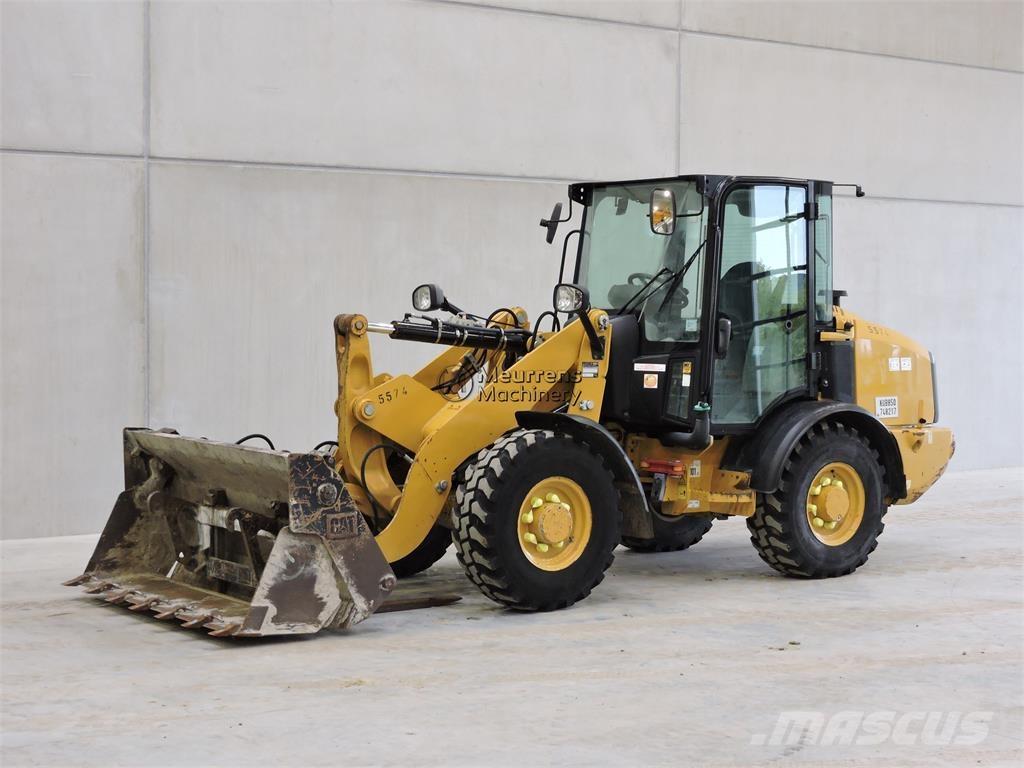 CAT 906M + FORK Gumikerekes homlokrakodók