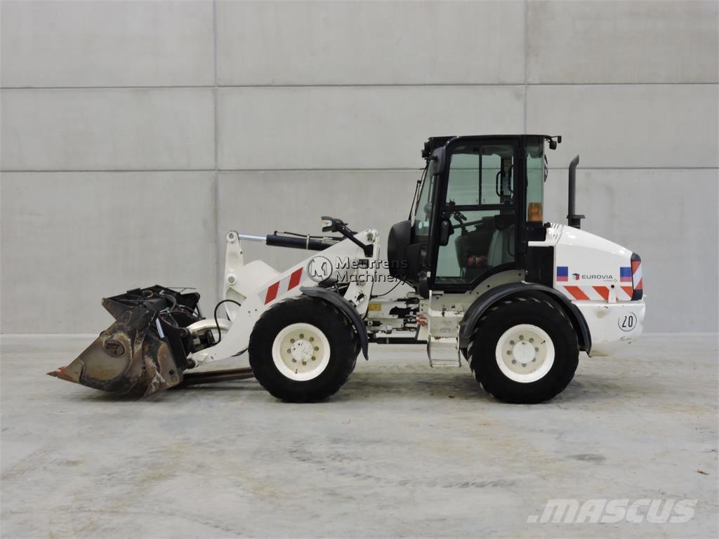 CAT 908M + FORK Gumikerekes homlokrakodók