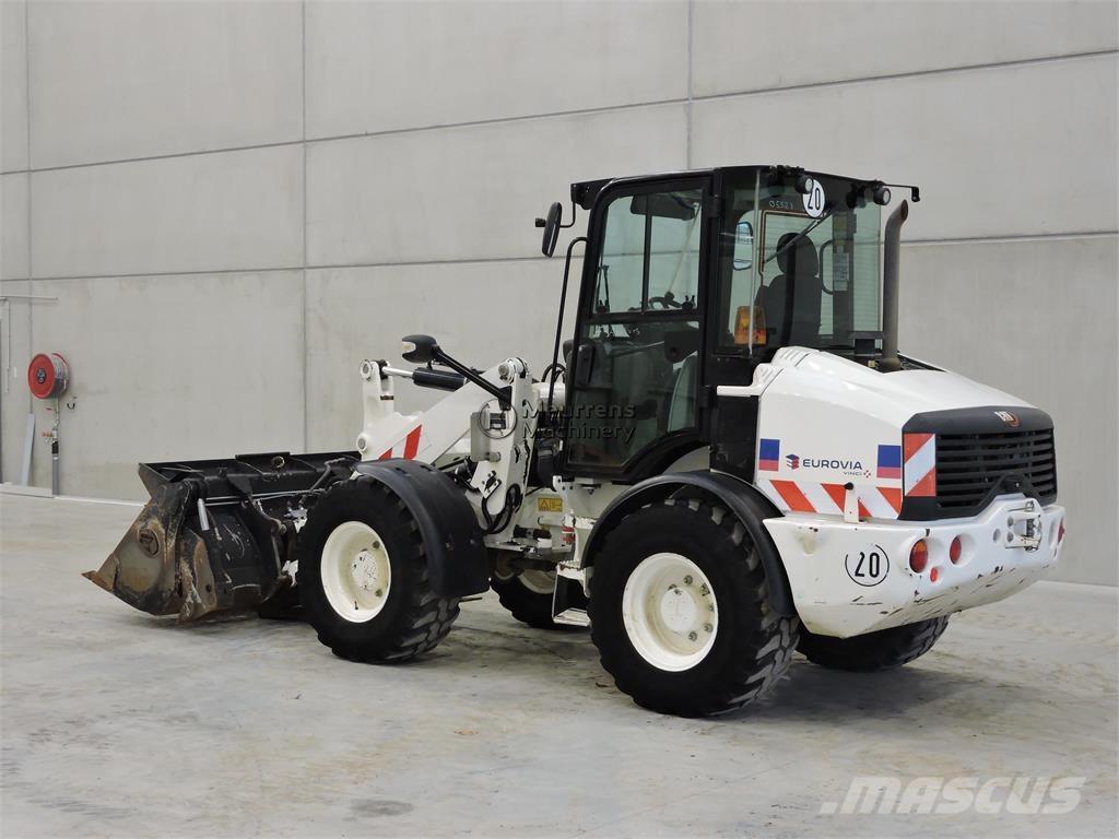 CAT 908M + FORK Gumikerekes homlokrakodók