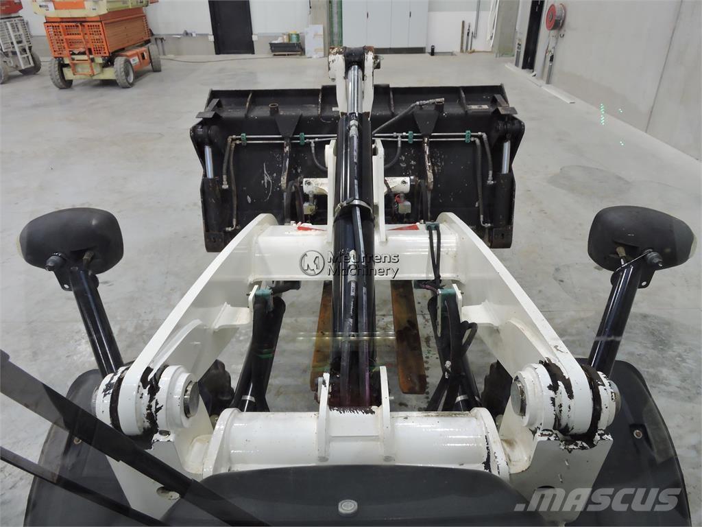 CAT 908M + FORK Gumikerekes homlokrakodók