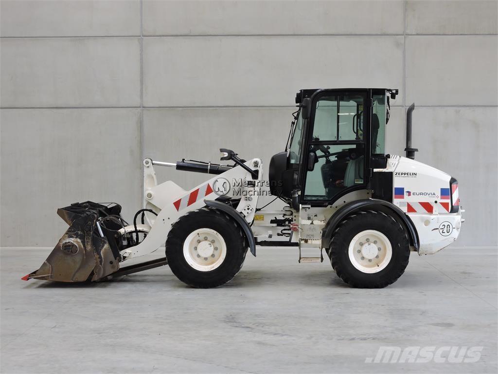 CAT 908M + FORK Gumikerekes homlokrakodók