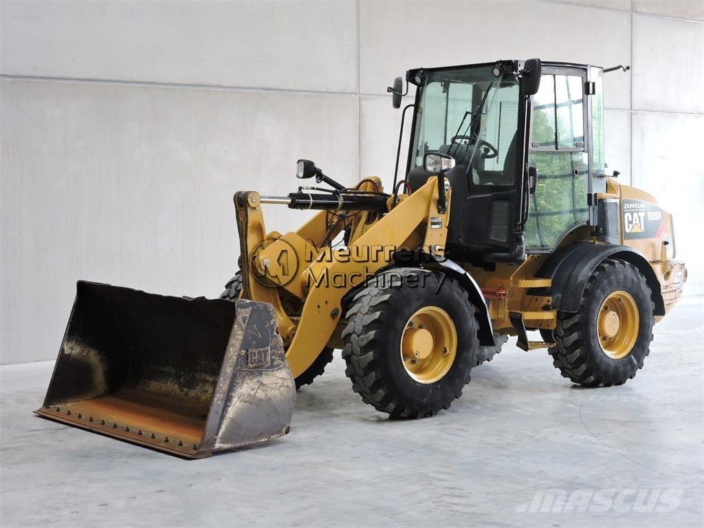 CAT 908M GERMAN Gumikerekes homlokrakodók