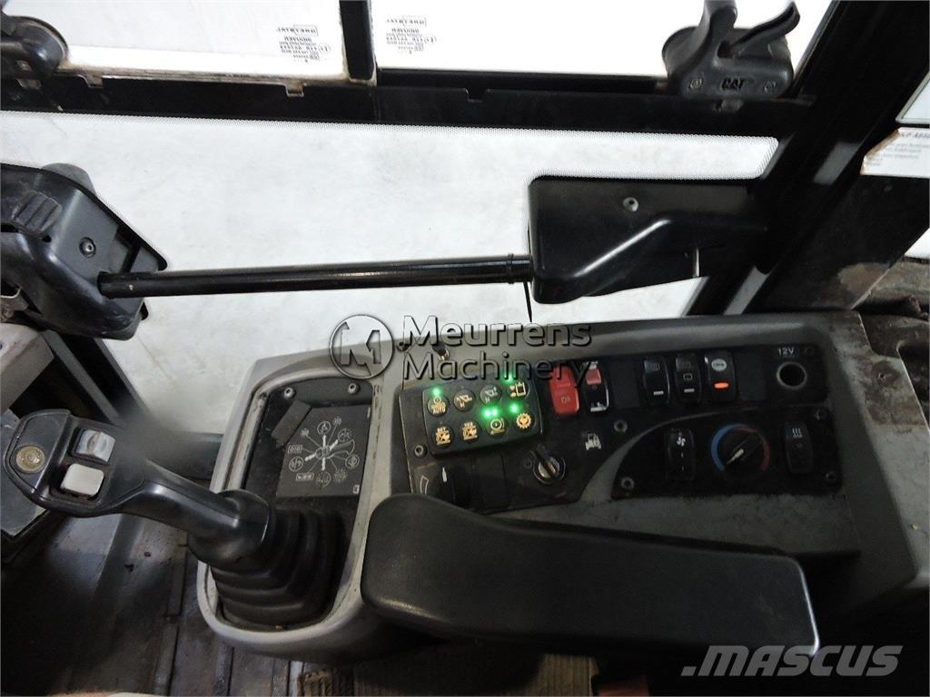CAT 908M GERMAN Gumikerekes homlokrakodók