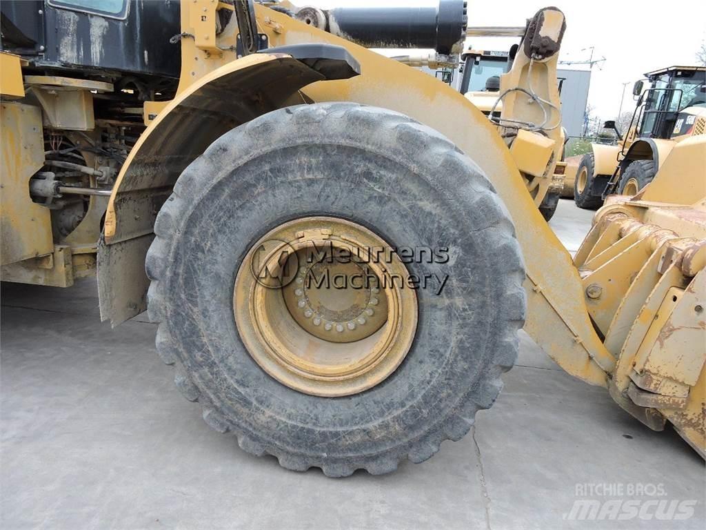CAT 972M Gumikerekes homlokrakodók