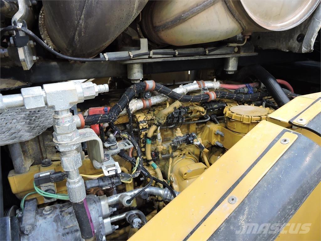 CAT 972M Gumikerekes homlokrakodók