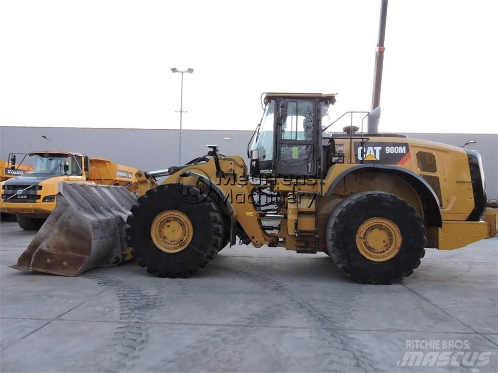 CAT 980M Gumikerekes homlokrakodók