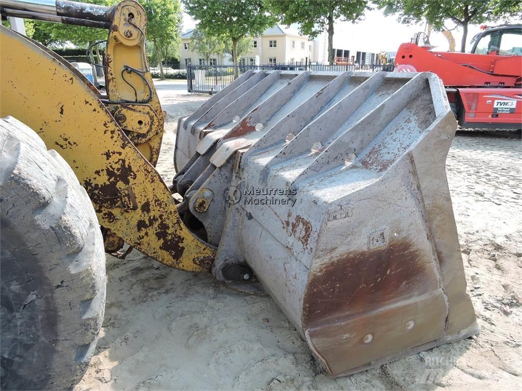 CAT 980M GERMAN Gumikerekes homlokrakodók