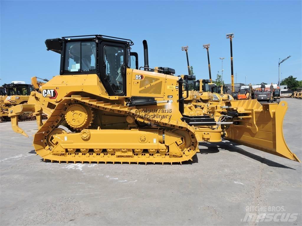 CAT D5 Dózerek