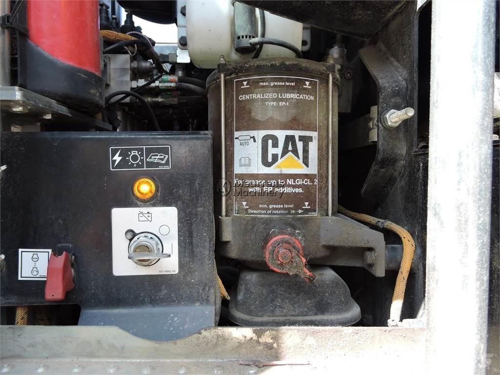 CAT M315F Gumikerekes kotrók