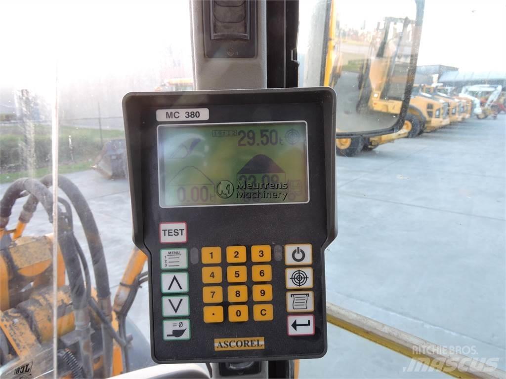JCB 436B Gumikerekes homlokrakodók