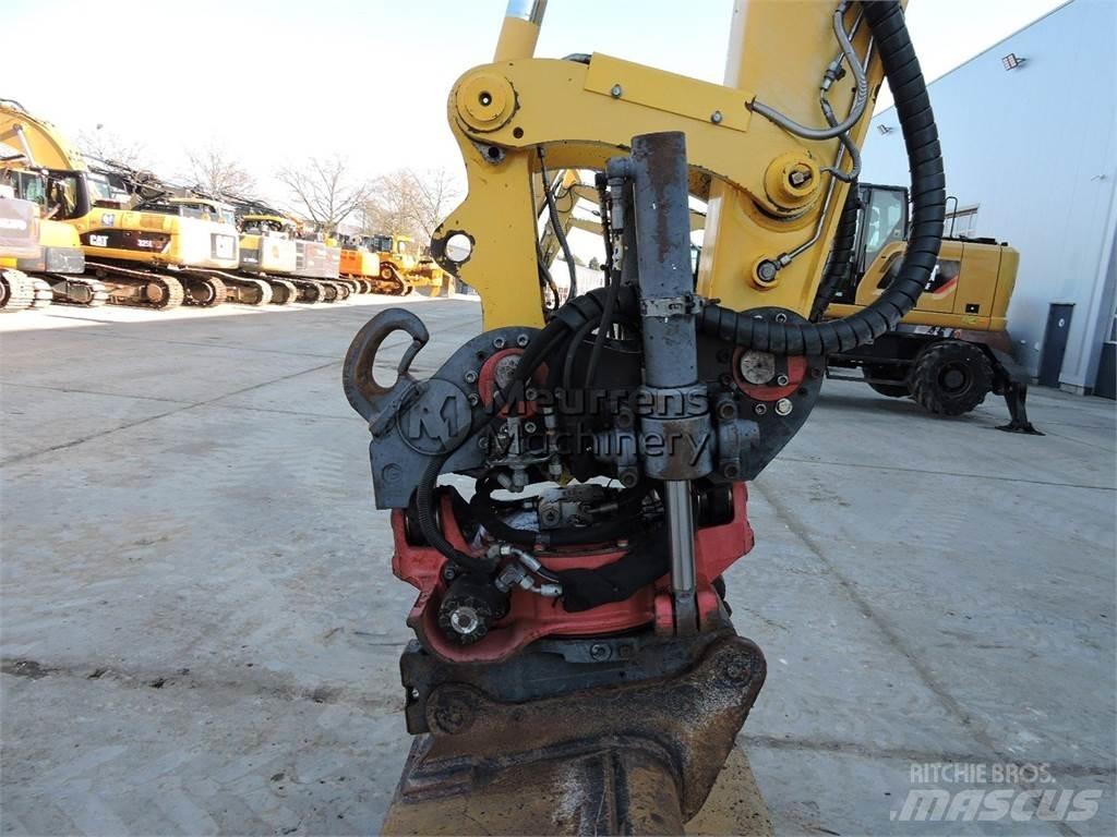 Komatsu PW148 Gumikerekes kotrók