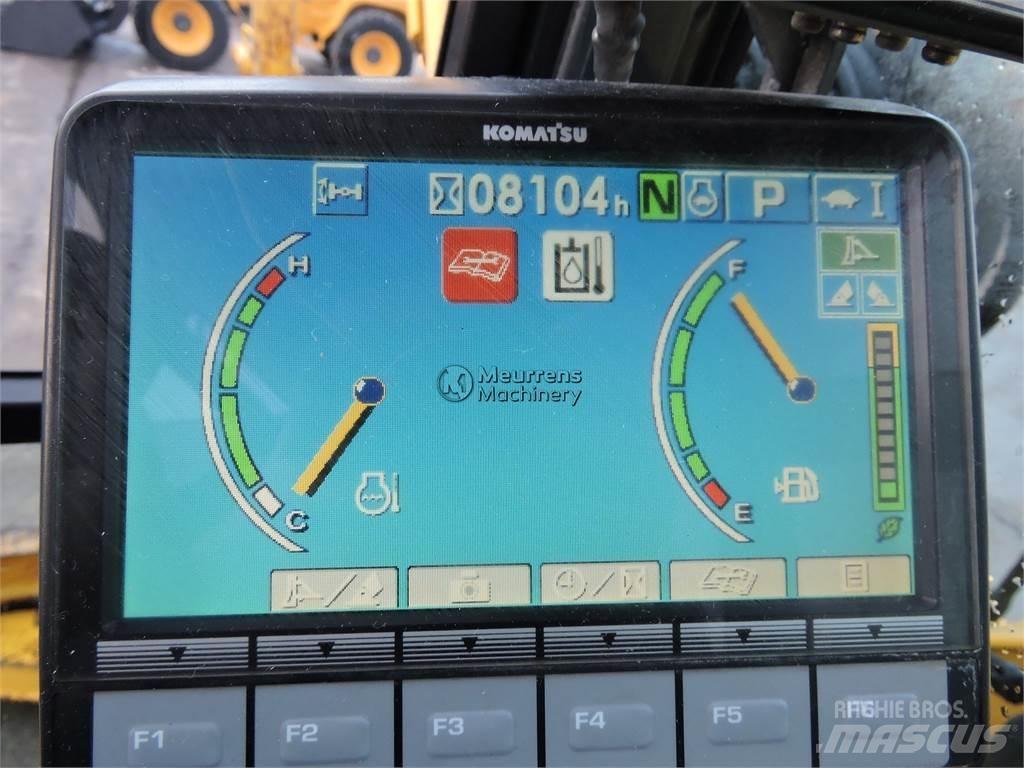 Komatsu PW98 Gumikerekes kotrók