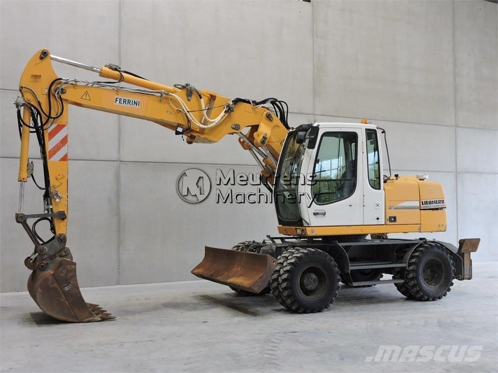 Liebherr A312 Gumikerekes kotrók