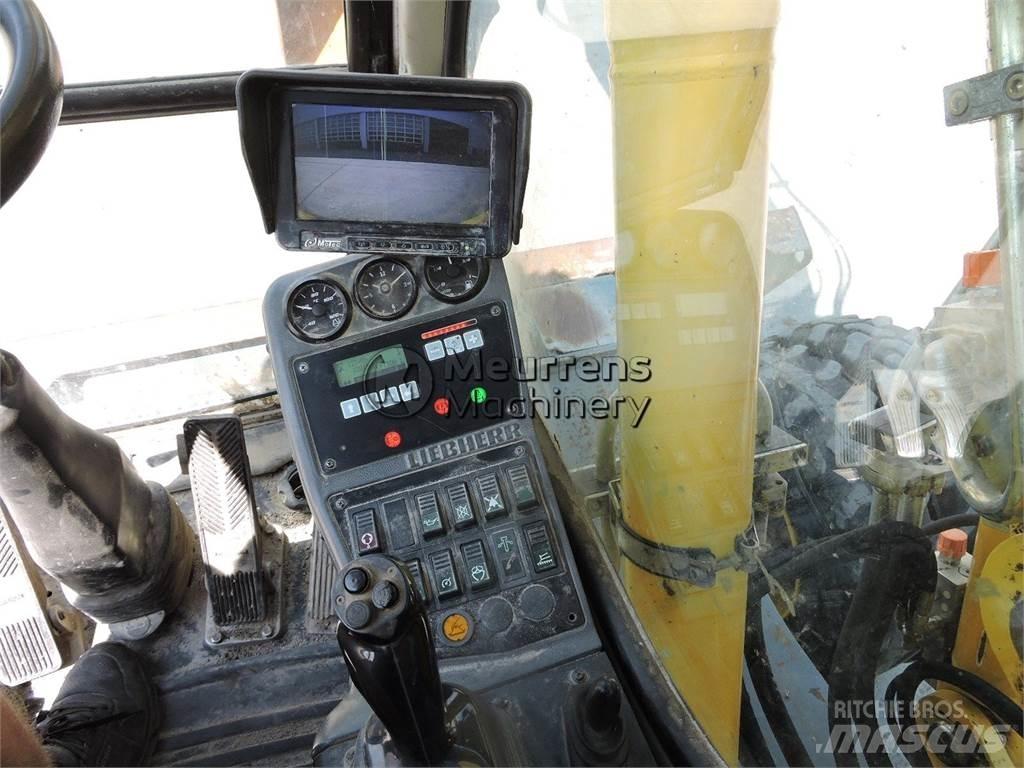 Liebherr A314 Gumikerekes kotrók