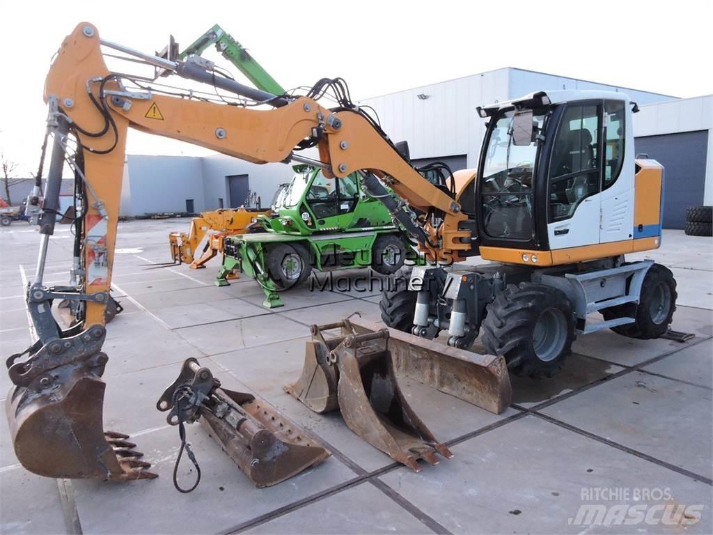 Liebherr A910 Gumikerekes kotrók