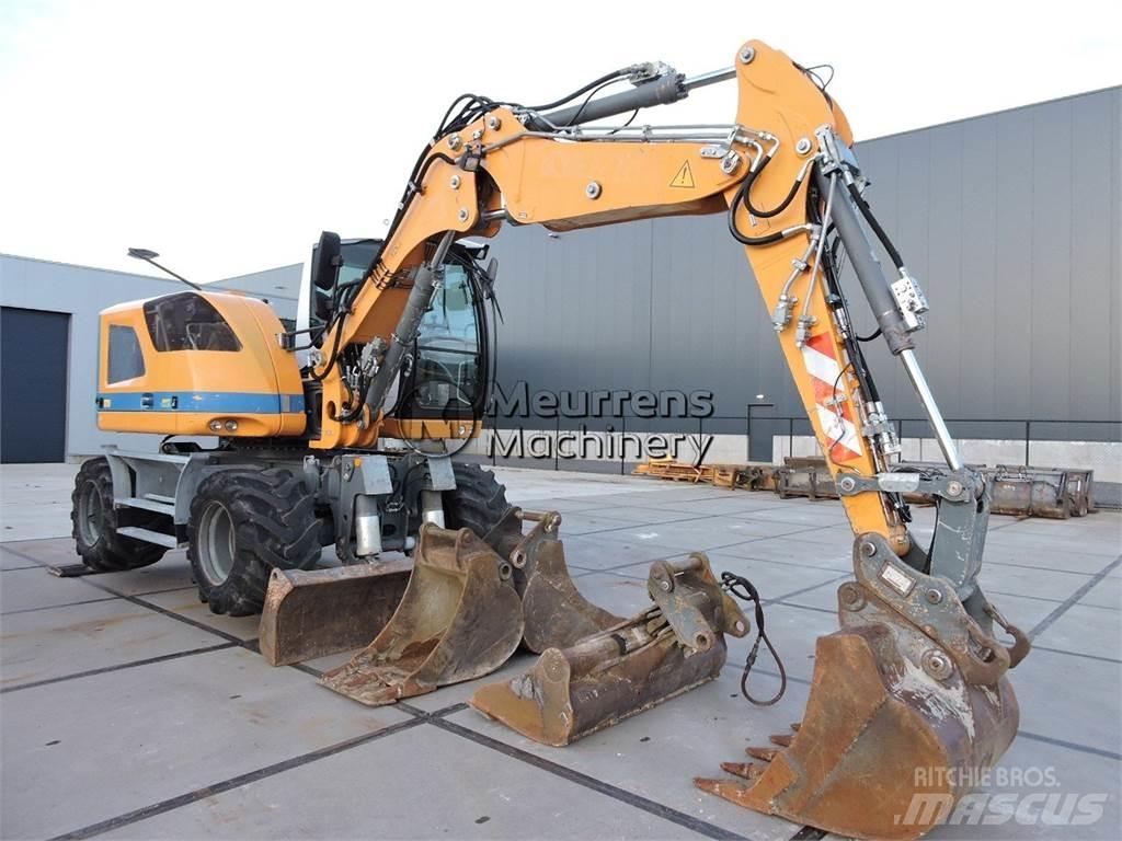Liebherr A910 Gumikerekes kotrók