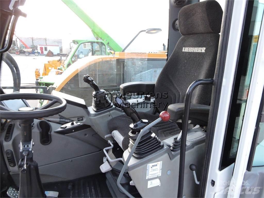 Liebherr A910 Gumikerekes kotrók