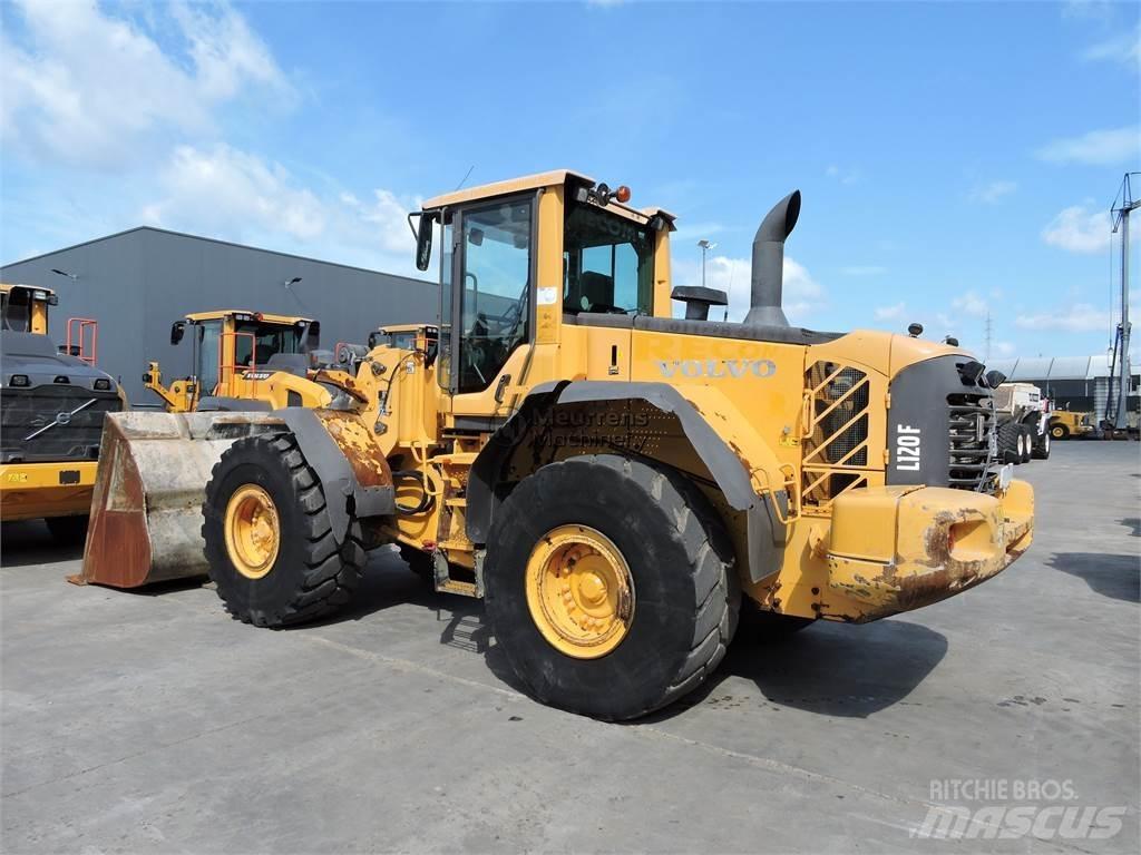 Volvo L120F Gumikerekes homlokrakodók