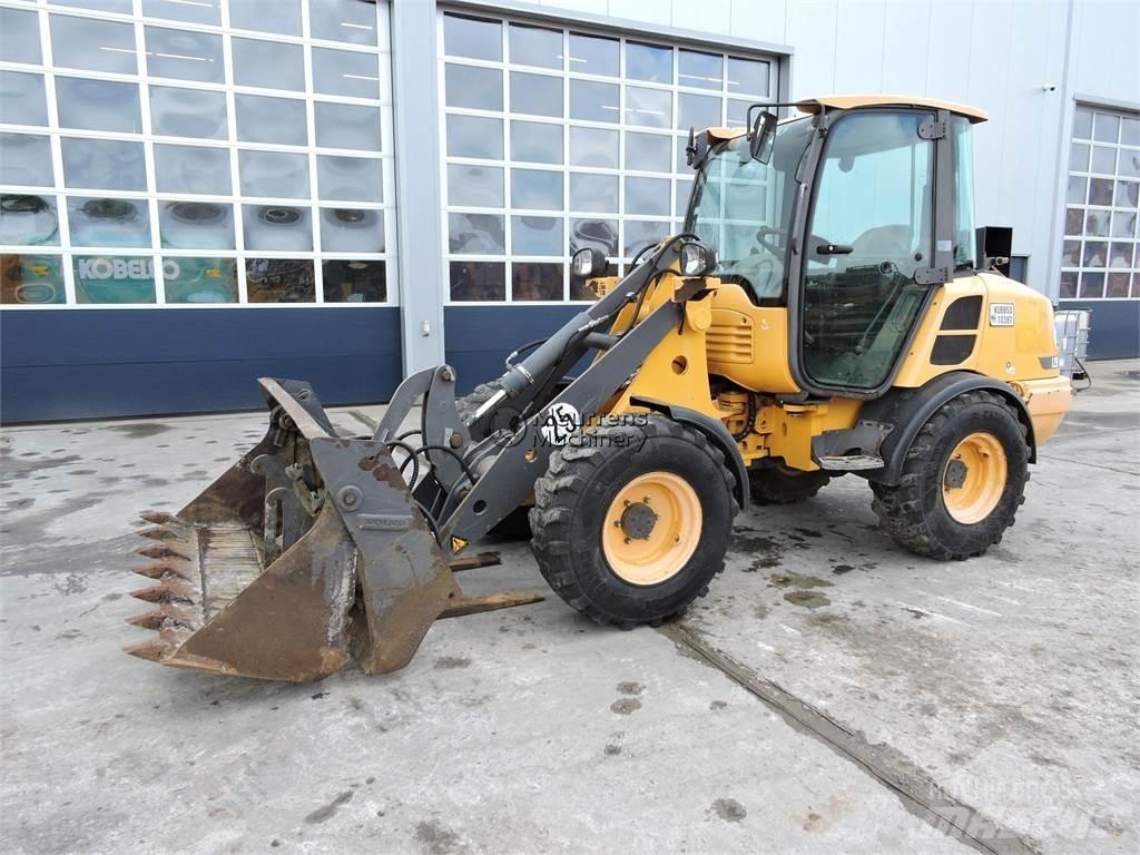 Volvo L25F Gumikerekes homlokrakodók