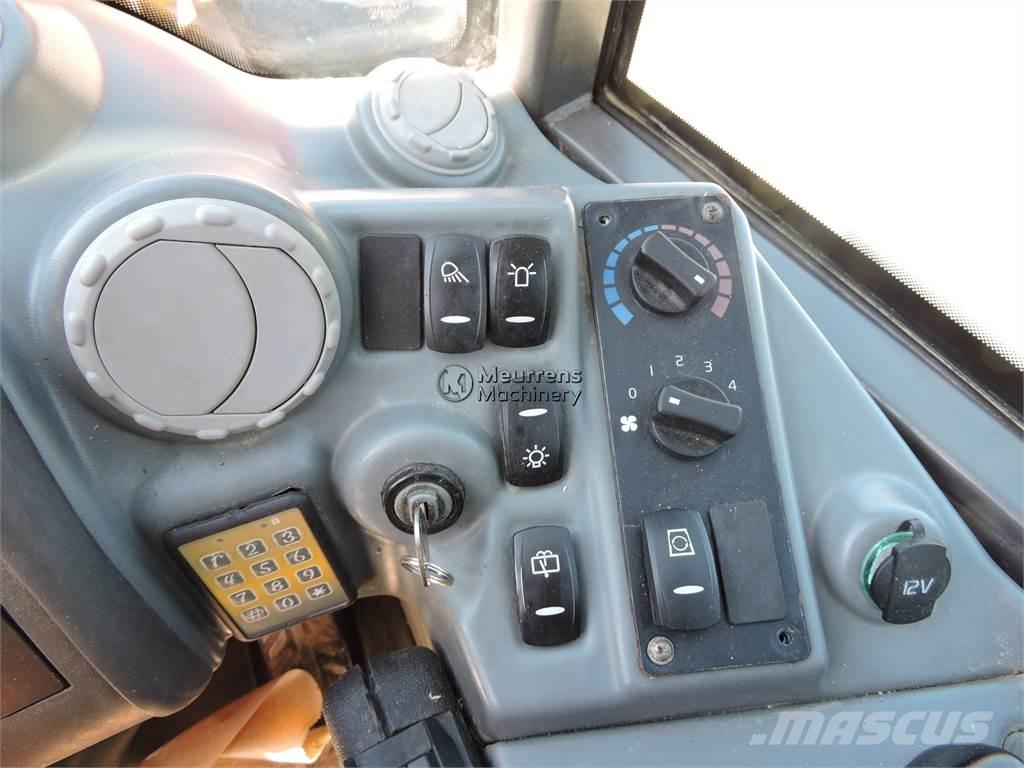 Volvo L25F + FORK Gumikerekes homlokrakodók