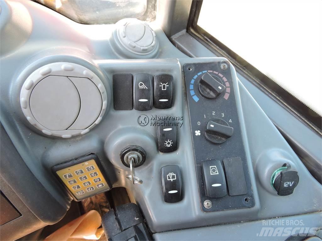 Volvo L25F + FORK Gumikerekes homlokrakodók