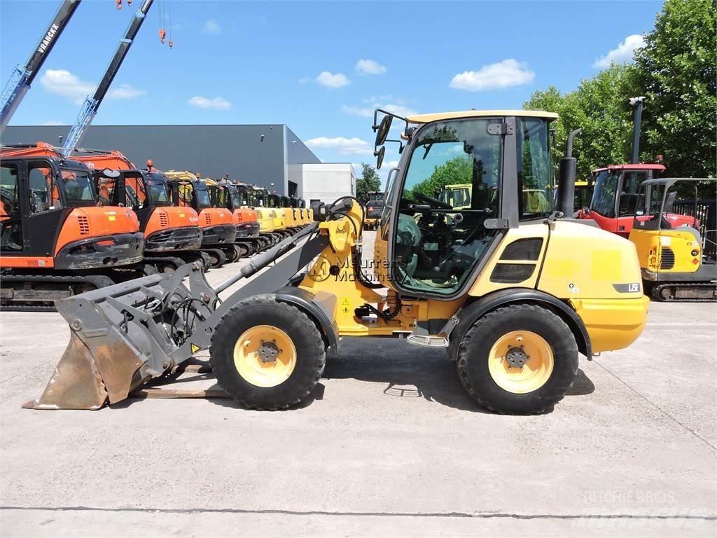 Volvo L25F + FORK Gumikerekes homlokrakodók