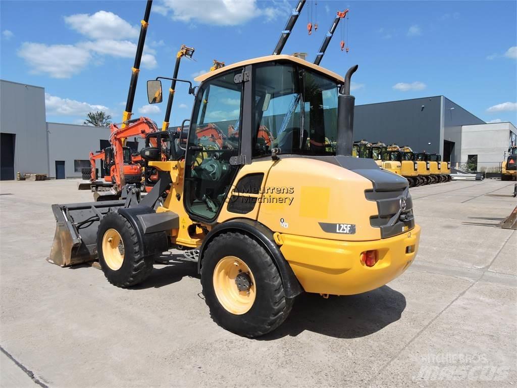 Volvo L25F + FORK Gumikerekes homlokrakodók