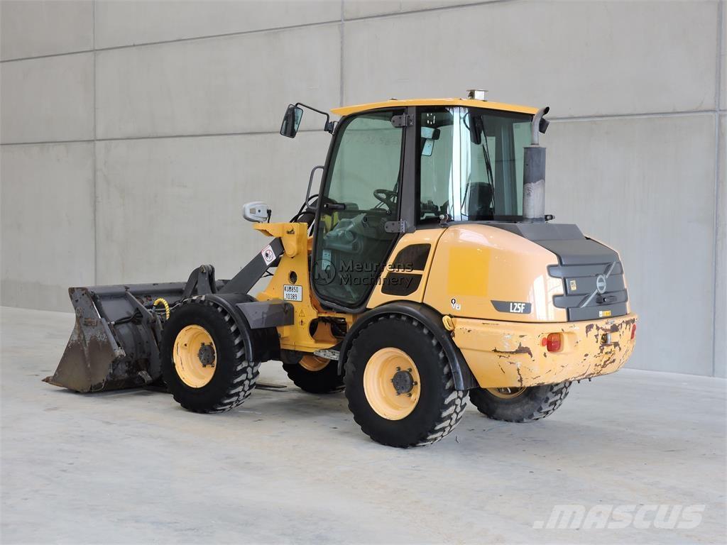 Volvo L25F + FORK Gumikerekes homlokrakodók