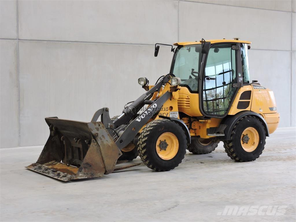 Volvo L25F + FORK Gumikerekes homlokrakodók