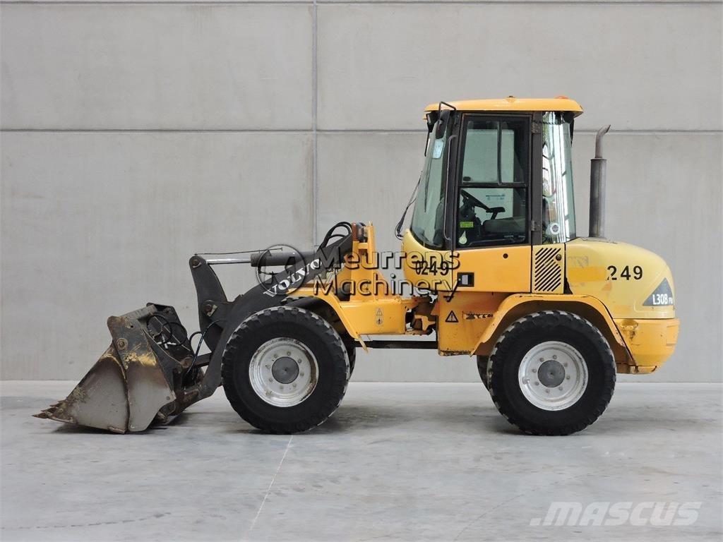 Volvo L30B Gumikerekes homlokrakodók