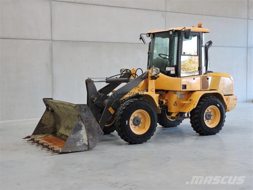 Volvo L30G Gumikerekes homlokrakodók