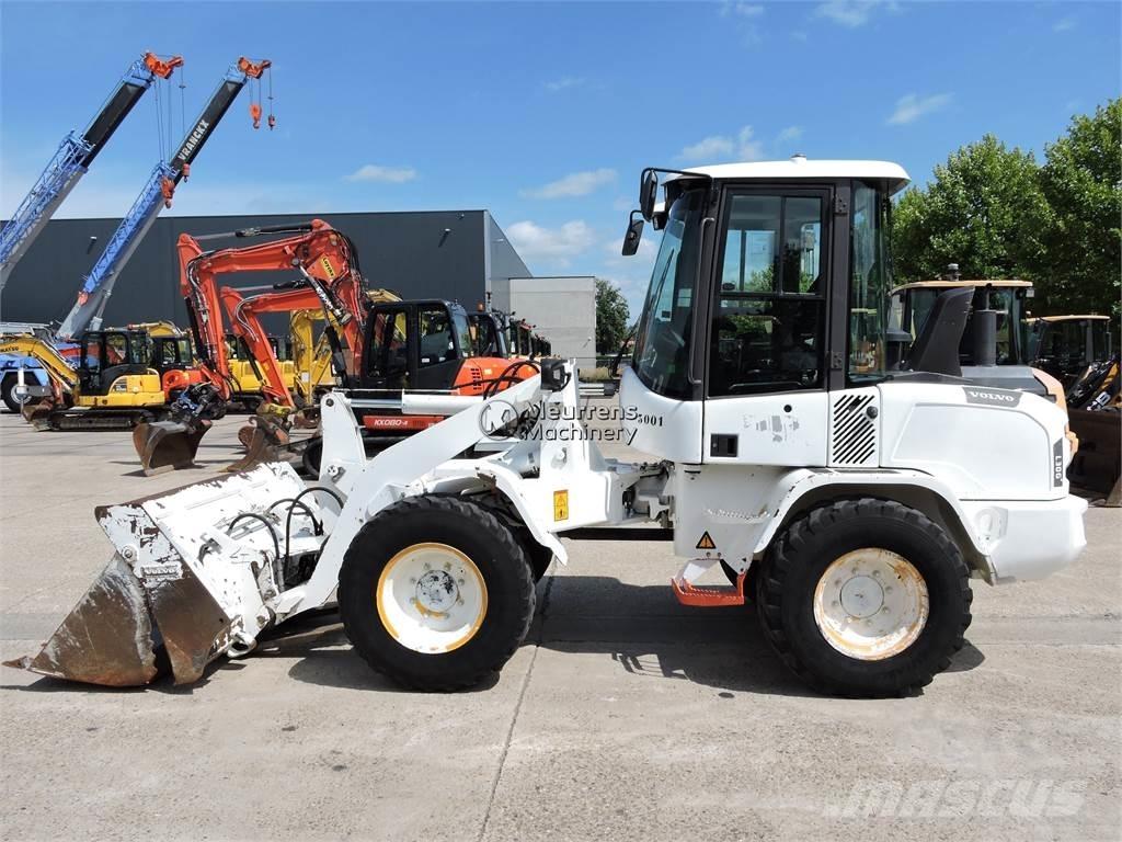 Volvo L30G + FORK Gumikerekes homlokrakodók
