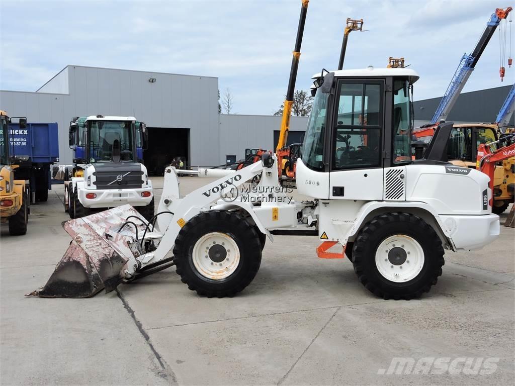 Volvo L30G + FORK Gumikerekes homlokrakodók