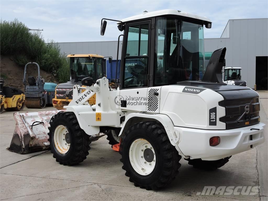 Volvo L30G + FORK Gumikerekes homlokrakodók