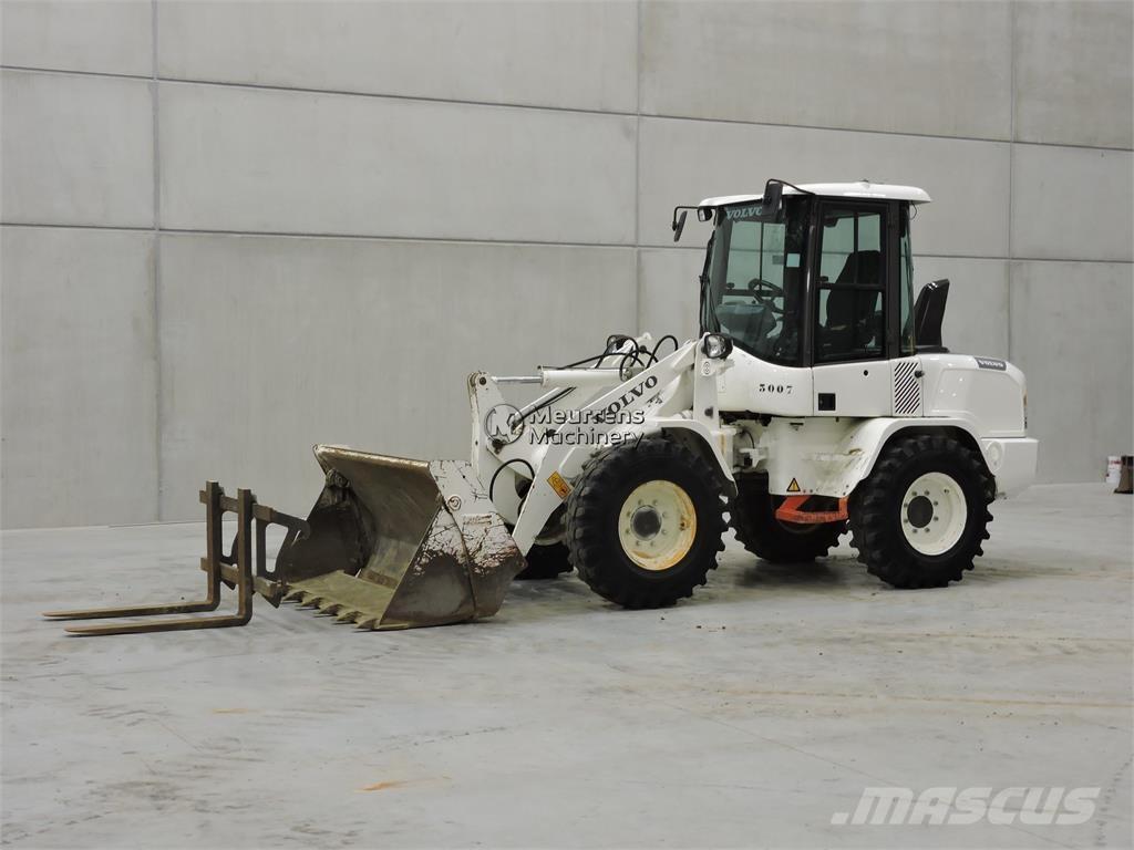 Volvo L30G + FORK Gumikerekes homlokrakodók