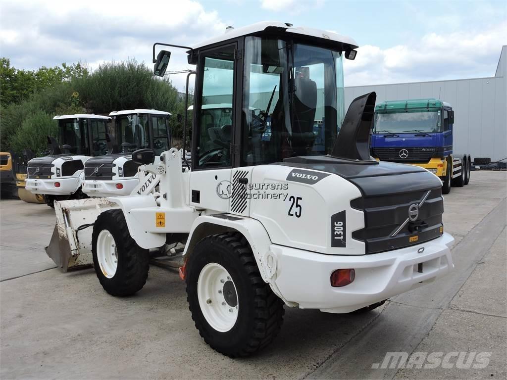 Volvo L30G + FORK Gumikerekes homlokrakodók