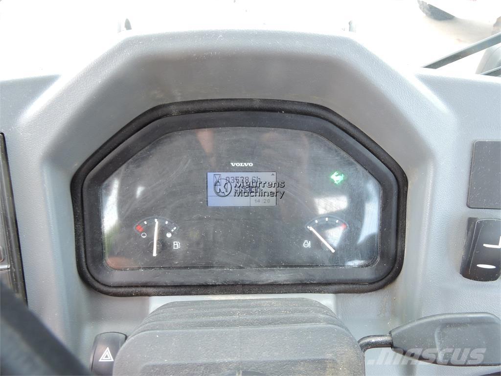 Volvo L30G + FORK Gumikerekes homlokrakodók