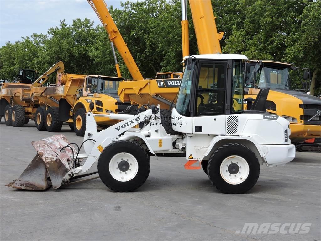 Volvo L30G + FORK Gumikerekes homlokrakodók