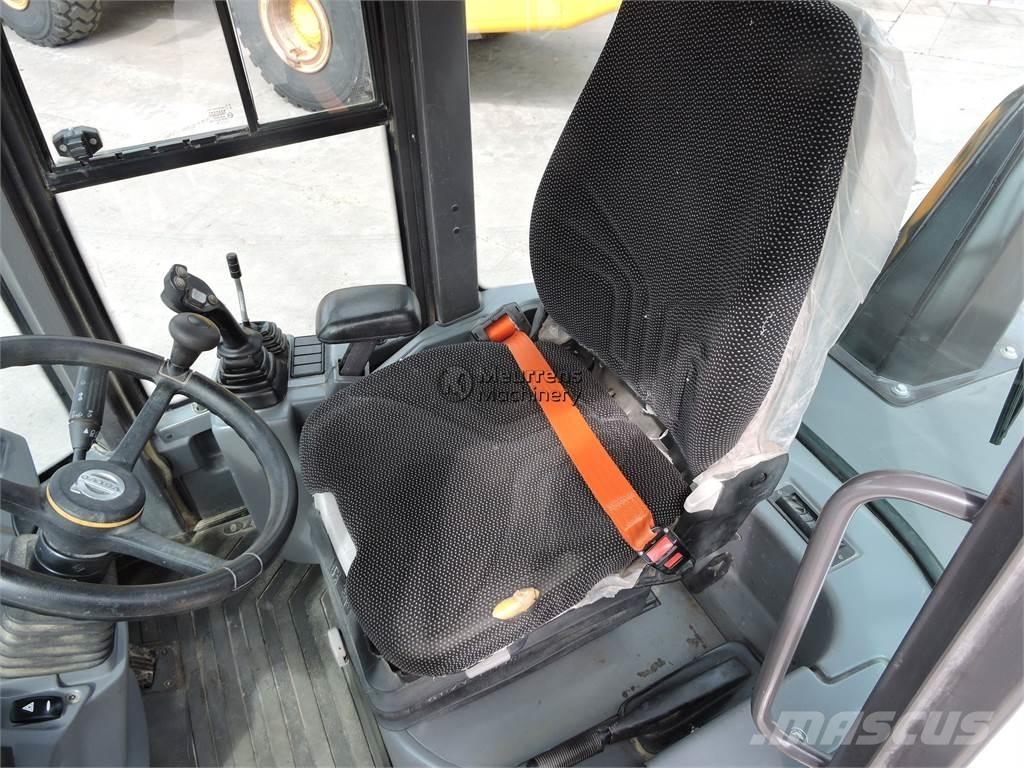 Volvo L30G + FORK Gumikerekes homlokrakodók