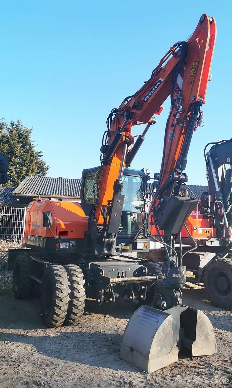 Develon DX 100 W-7 Gumikerekes kotrók