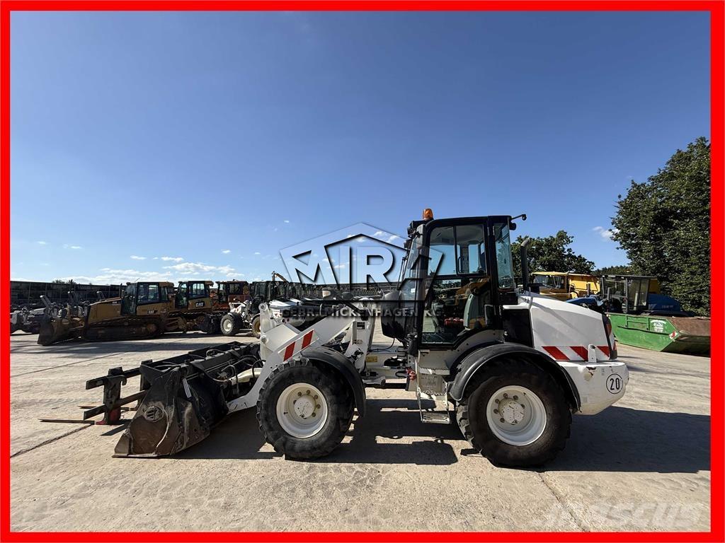 CAT 908 M Gumikerekes homlokrakodók