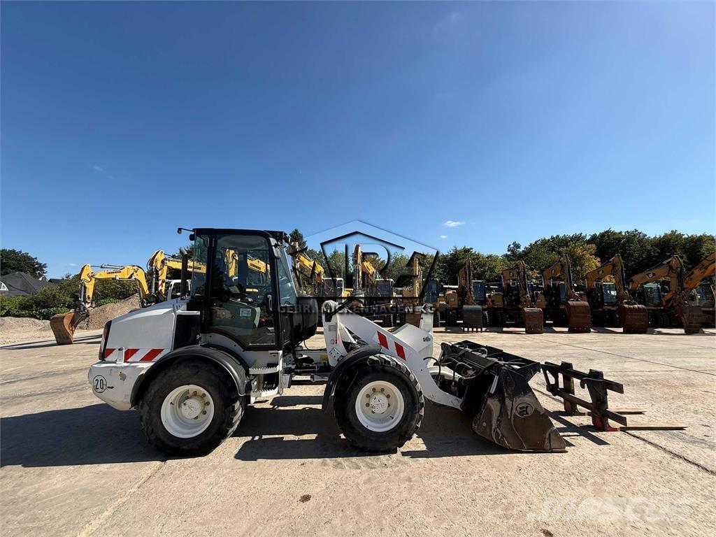 CAT 908 M Gumikerekes homlokrakodók