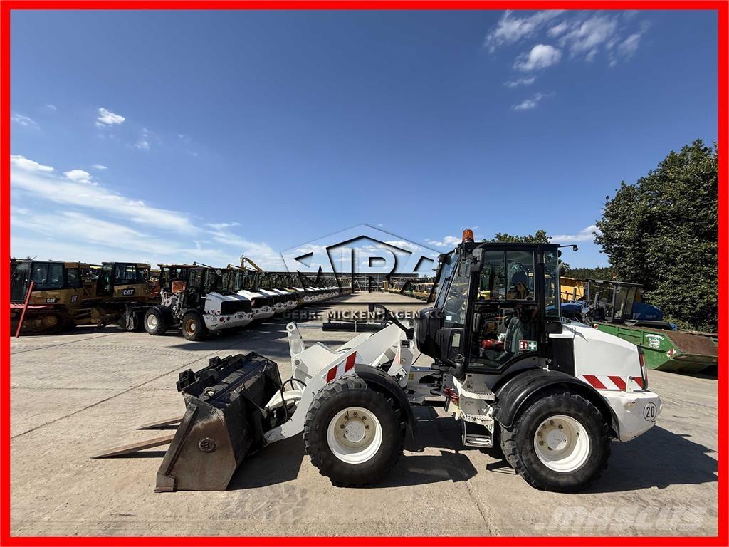 CAT 908 M Gumikerekes homlokrakodók