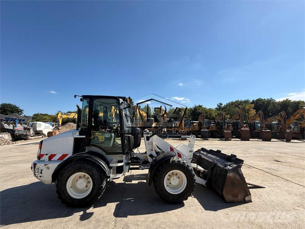 CAT 908 M Gumikerekes homlokrakodók
