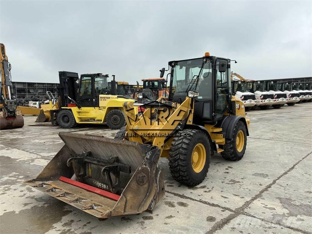 CAT 908 M Gumikerekes homlokrakodók