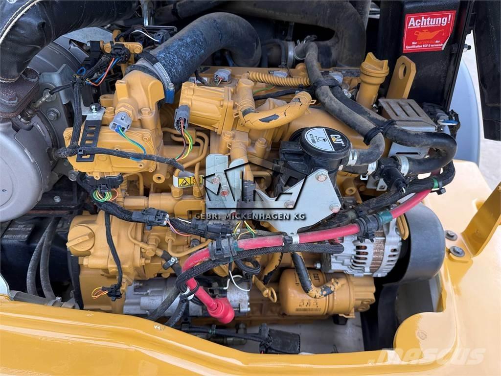 CAT 908 M Gumikerekes homlokrakodók